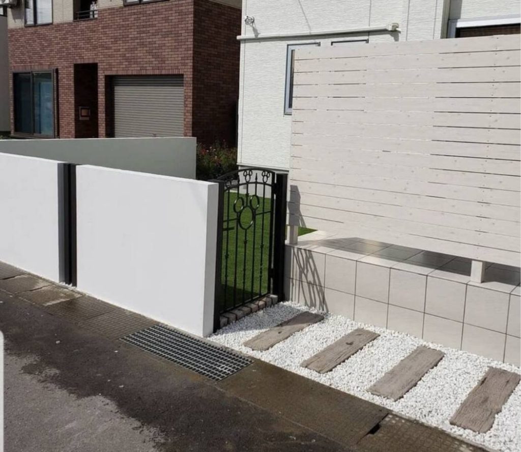 エクステリア　フェンス　　　タイルデッキ